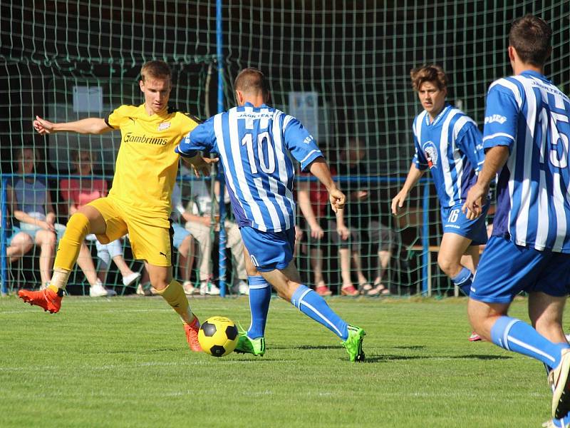 Přátelský fotbalový zápas: SK Bolešiny (žluté dresy) - HC Škoda Plzeň 0:7