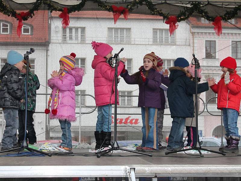 Vystoupení dětí z MŠ Studentská na klatovském náměstí