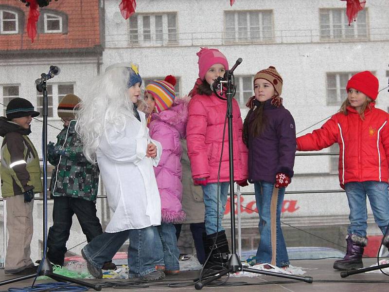 Vystoupení dětí z MŠ Studentská na klatovském náměstí