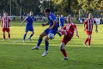 Fotbalisté TJ Sušice (na archivním snímku hráči v modrých dresech) porazili v desátém kole I. A třídy Slovan Plzeň 5:0.