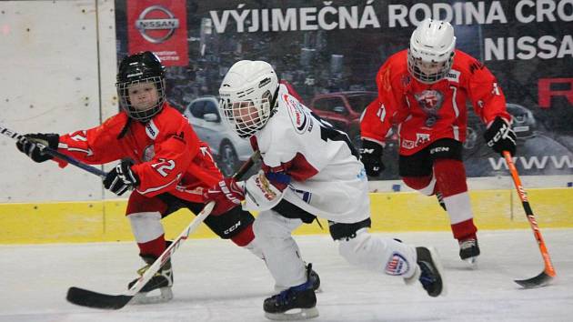 Turnaj 2. tříd: HC Klatovy (bílé dresy) - HC Čerti Ostrov 14:2 