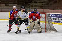 Krajská liga, 5. kolo: HC Klatovy (na snímku hokejisté v červených dresech) - HC Apollo 3:1.