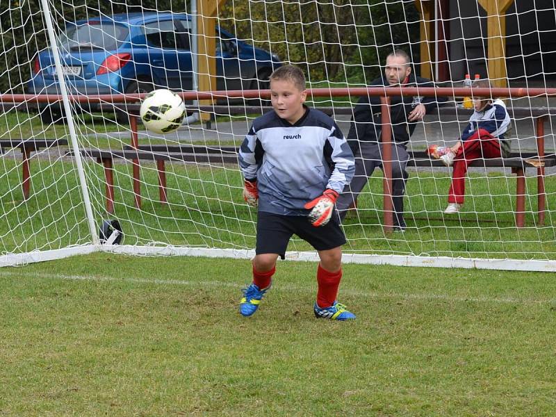 Okresní přebor mladších žáků: Pačejov (v červeném) - Bolešiny 3:2.