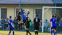 Fotbalisté TJ Měcholupy (na archivním snímku hráči v černých dresech ze zápasu letošní sezony proti SK Bolešiny) porazili oslabené Kasejovice 4:1.