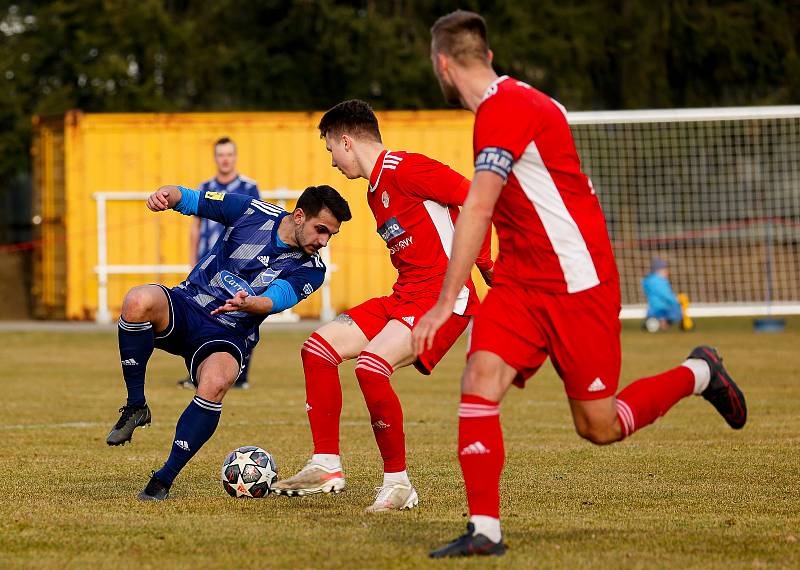 17. kolo FORTUNA divize A: Slavoj Mýto vs. Klatovy 3:1, Petřín Plzeň vs. SENCO Doubravka 0:3, FC Rokycany - ROBSTAV Přeštice 2:3.