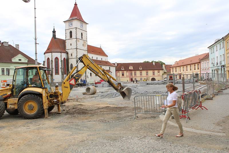 Rekonstrukce Mírového náměstí v Horažďovicích.