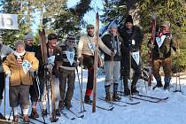 Sjezd z Pancíře na historických lyžích 2019.