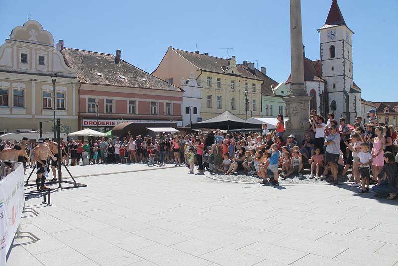 SOUTĚŽ O NEJVĚTŠÍHO JEDLÍKA KAŠE už se stala pravidelnou součástí horažďovických Slavností kaše.