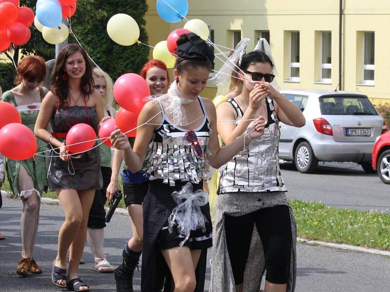 Průvod Gymnázia Klatovy k 200. výročí založení