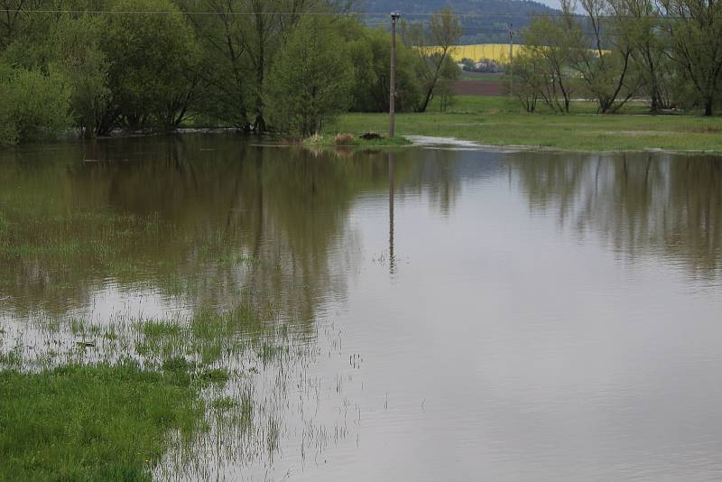 Zatopené louky v Dolanech a Svrčovci.