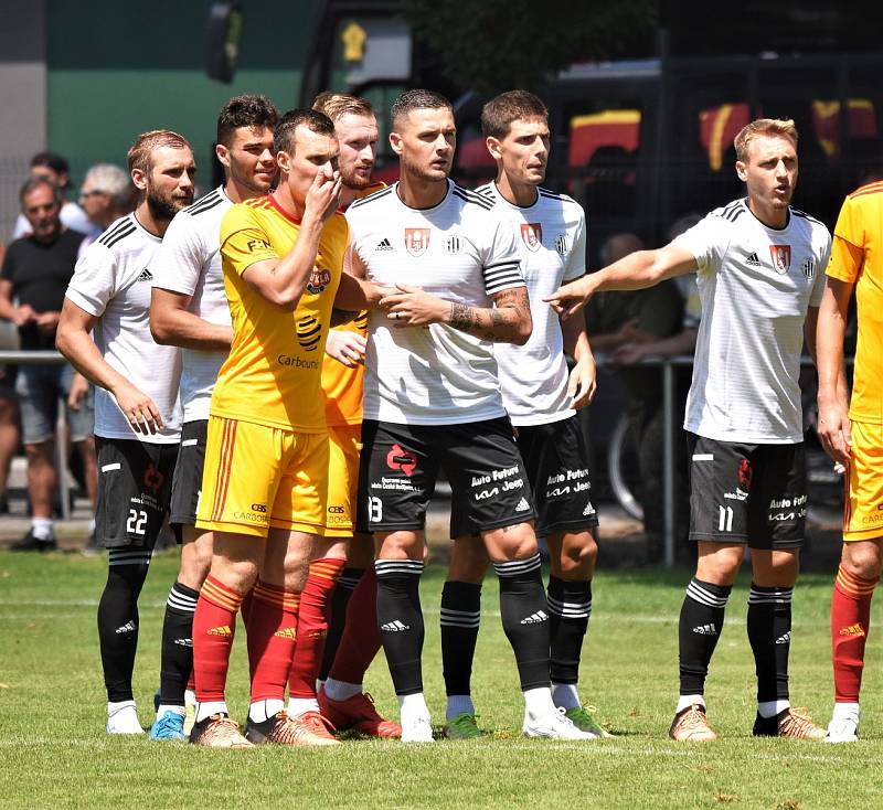 SK Dynamo České Budějovice (bílí) - FK Dukla Praha 3:1.