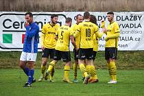 Fotbalisté TJ Sokol Lhota (na archivním snímku hráči ve žlutých dresech) zdolali v Přešticích soupeře z Nýrska 1:0. Cenný bod vyválčily Černice (modré dresy).