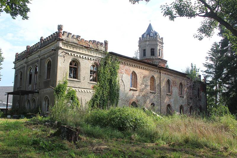 Workcamp na zámku Veselí na Klatovsku.