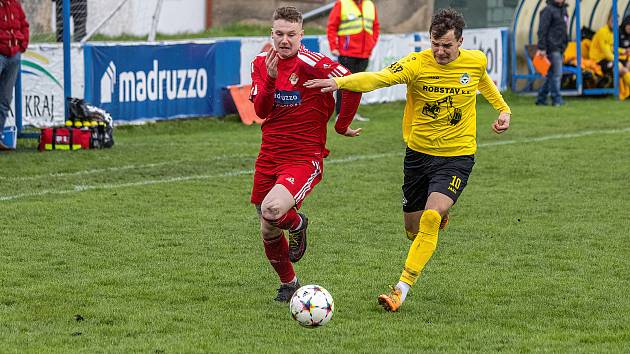 20. kolo FORTUNA divize A: SK Klatovy 1898 (na snímku hráči v červených dresech) - FC Viktoria Mariánské Lázně (žlutí) 0:2 (0:1).