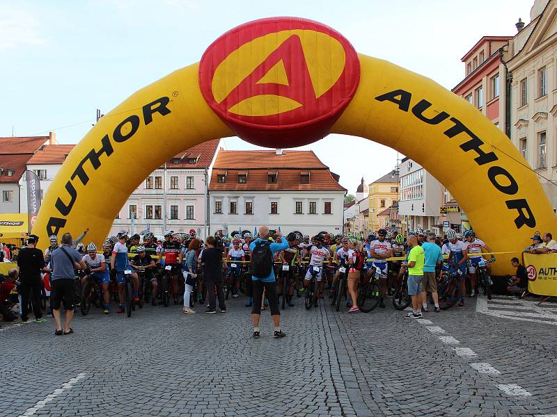 Author Král Šumavy MTB 2018 - Memoriál Františka Šraita: start závodu na 105 km na klatovském náměstí Míru