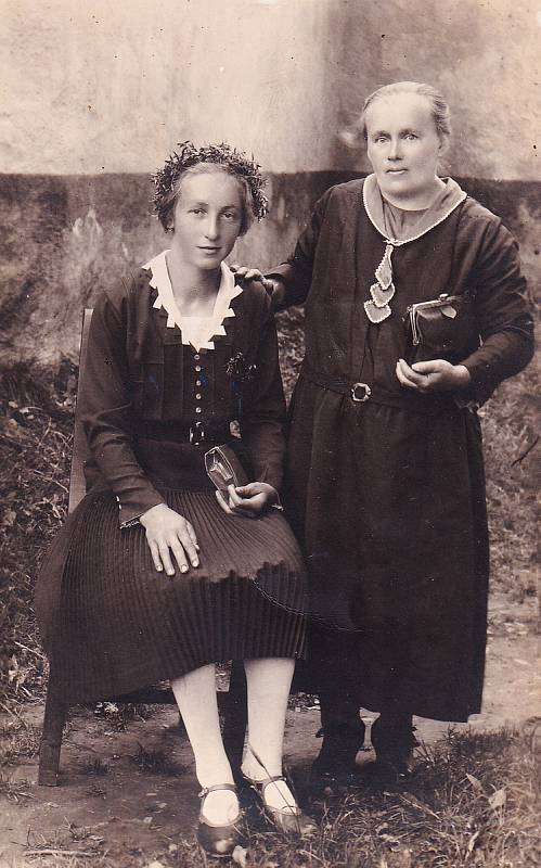 Emil Baierl, jeho matka a babička.