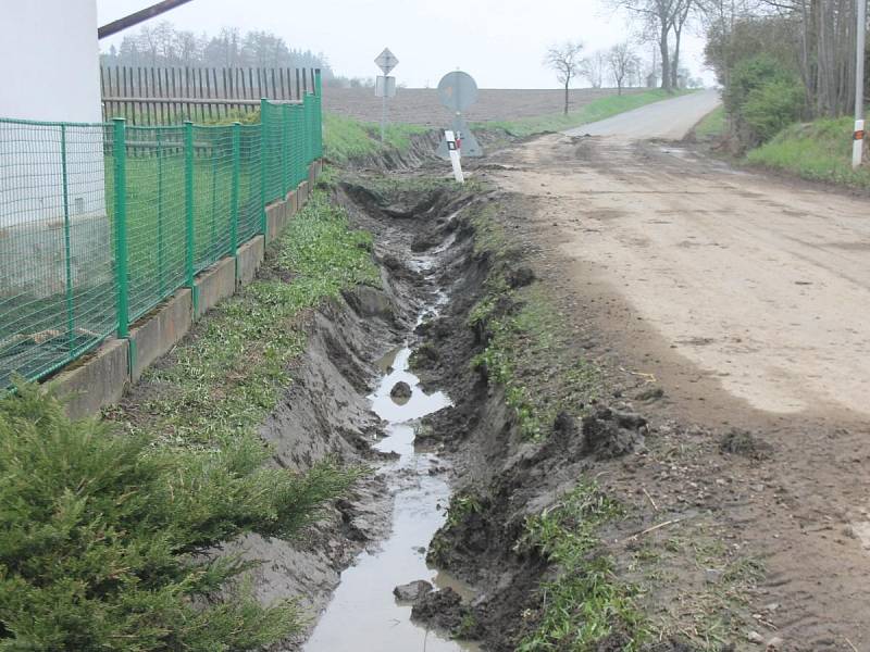 Následky sobotní bouřky na Měčínsku a jejich odstraňování