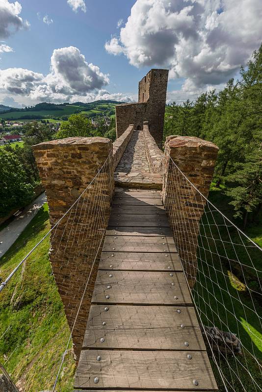 Hrad Velhartice a akce a opravy na něm.