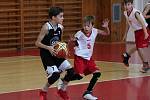 Krajský přebor nejmladších minižáků U11 2016/2017: BK Klatovy (bílé dresy) - SKB Rokycany 27:66 a 33:73