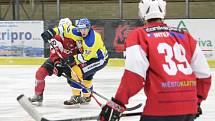 Třetí čtvrtfinále play-off druhé ligy: SHC Klatovy (červené dresy) - HC Kobra Praha 7:3