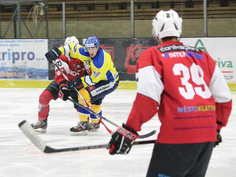 Třetí čtvrtfinále play-off druhé ligy: SHC Klatovy (červené dresy) - HC Kobra Praha 7:3