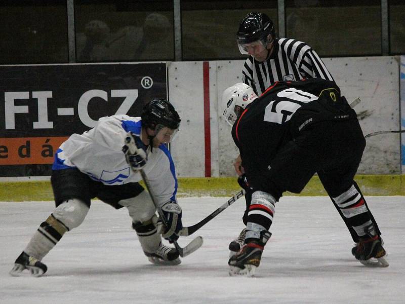 Klatovská hobby liga 2016/2017: AHC Gladiators (černé dresy) - HC Poběžovice 5:1