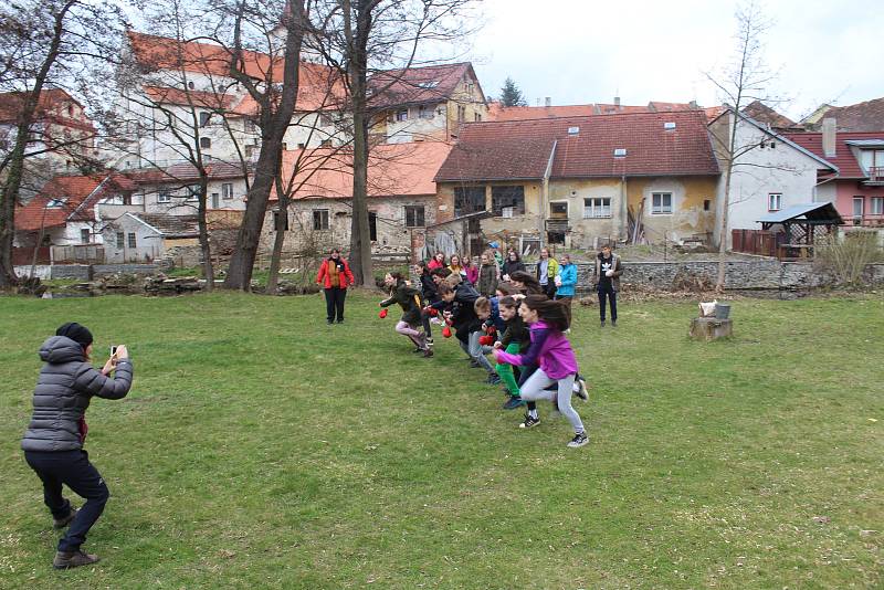 Envicentrum Proud v Horažďovicích pořádá každoročně v podbranském mlýně pobytové kurzy pro školy.