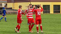 5. kolo OPM: FC Švihov (na snímku fotbalisté v červenobílých dresech) - TJ Sokol Chudenice (modří) 2:2 (2:0).