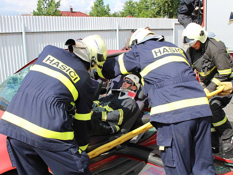 V prvním prázdninovém dni uspořádali hasiči klatovského územního odboru Hasičského záchranného sboru Plzeňského kraje ve své stanici den otevřených dveří