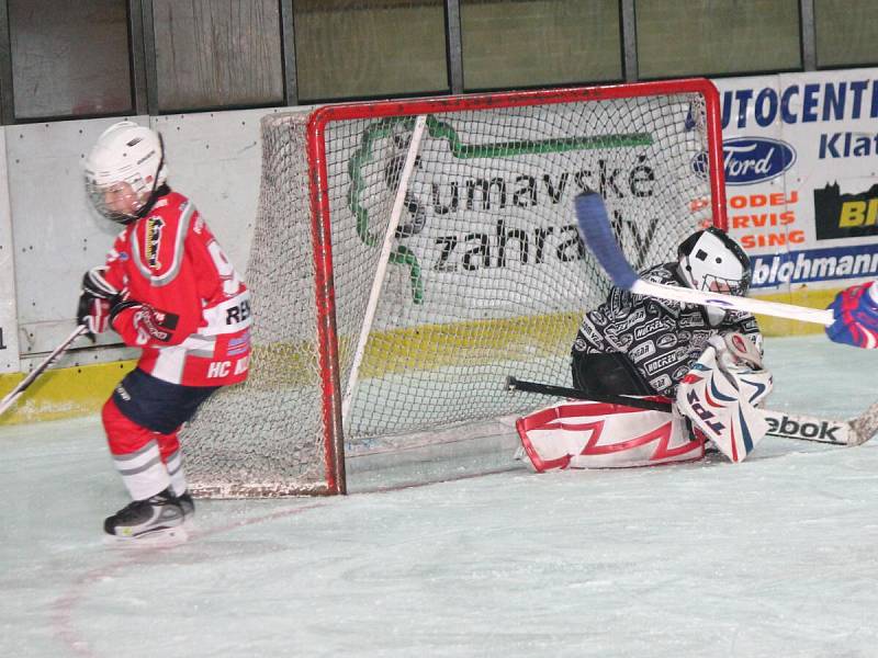 Krajská liga přípravek: HC Klatovy (v červeném) - TJ DDM Rokycany 23:17.