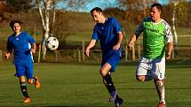 Fotbalisté FK Svéradice (na archivním snímku fotbalisté v zelených dresech) prohráli na závěr podzimní části sezony na půdě Losiné 1:4.