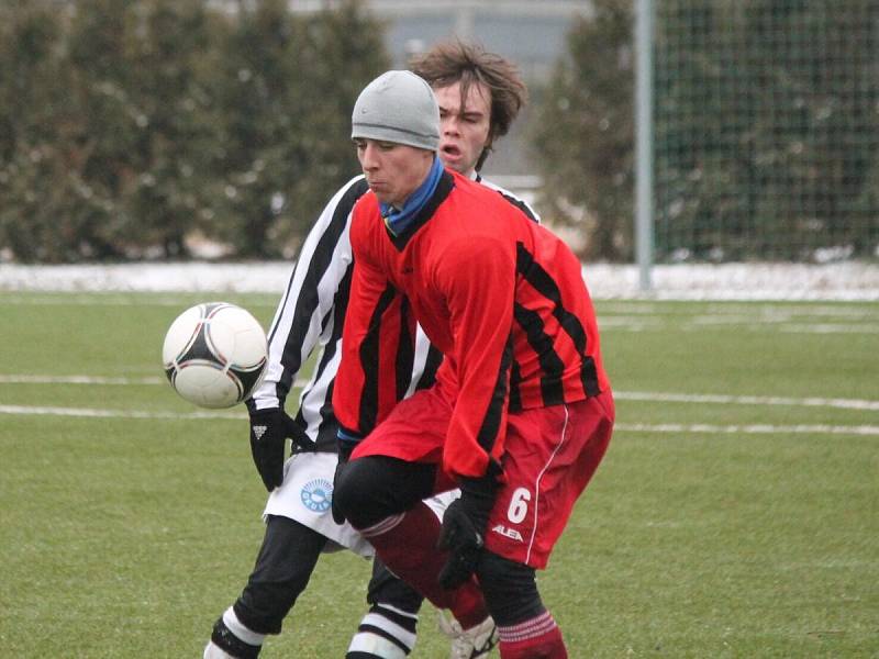 Zimní turnaj v Sušici: Nýrsko (v pruhovaném) - Luby 2:0.