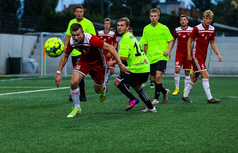 Fotbalisté TJ Start Luby (na archivním snímku hráči ve žlutých dresech) prohráli s rezervou Petřína 0:3. Ta rozhodla po pauze a slaví postup do krajského přeboru.