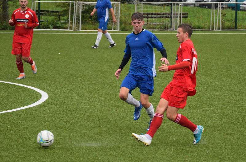 5. kolo krajské I. B třídy (skupina B): SK Klatovy 1898 B (na snímku fotbalisté v červených dresech) - TJ Sokol Štěnovice (modří) 6:1.