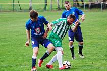 Fotbalisté FK Svéradice (na archivním snímku hráči v zelenobílých dresech) podlehli domácím Kralovicím vysoko 0:7.