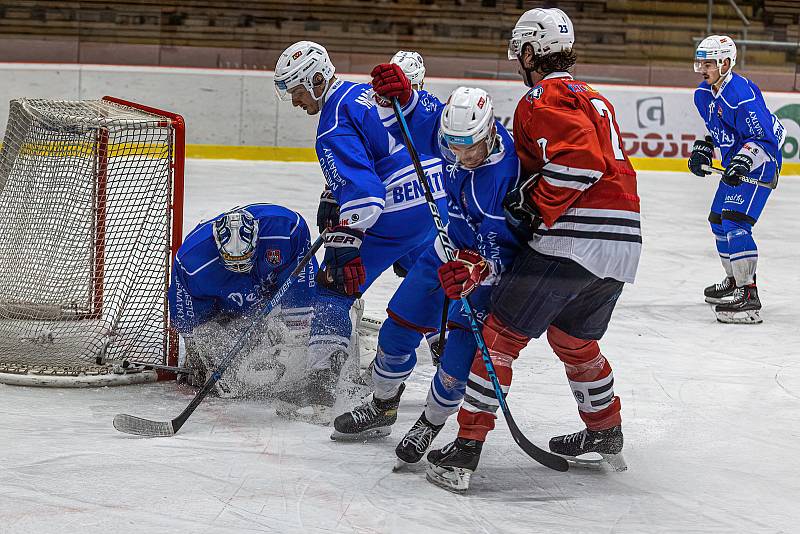 16. kolo západní konference 2. ligy: SHC Klatovy (na snímku hokejisté v červených dresech) - HC Benátky nad Jizerou 3:4.