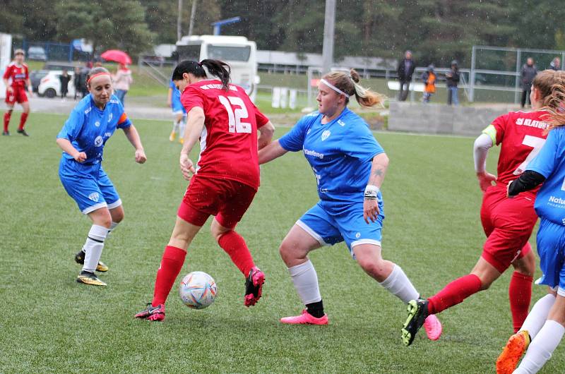 5. kolo České divize žen, skupina C: FC Táborsko – SK Klatovy 1898 (na snímku fotbalistky v červených dresech) 1:0 (1:0).