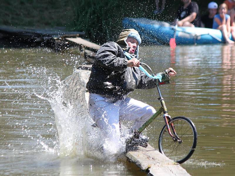 Přejezd lávky v Bolešinech 2016