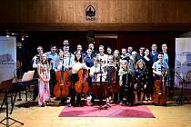 Violoncellového kurzu se letos na Švihově zúčastnilo 17 žáků.