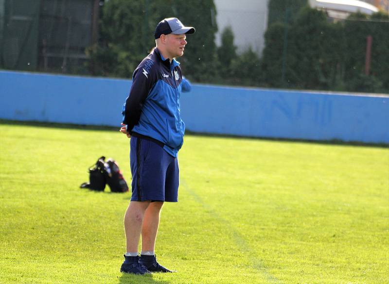 9. kolo divize žen, skupina C: SK Klatovy 1898 (na snímku fotbalistky v červených dresech) - TJ Jiskra Domažlice 1:1 (1:0).