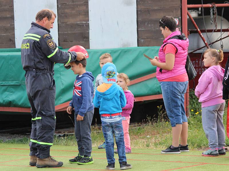 V prvním prázdninovém dni uspořádali hasiči klatovského územního odboru Hasičského záchranného sboru Plzeňského kraje ve své stanici den otevřených dveří