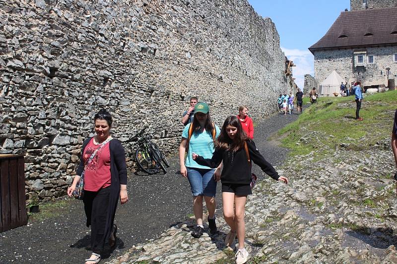 Dny Šumavského trojhradí na Velharticích, na Rabí a na Kašperku.