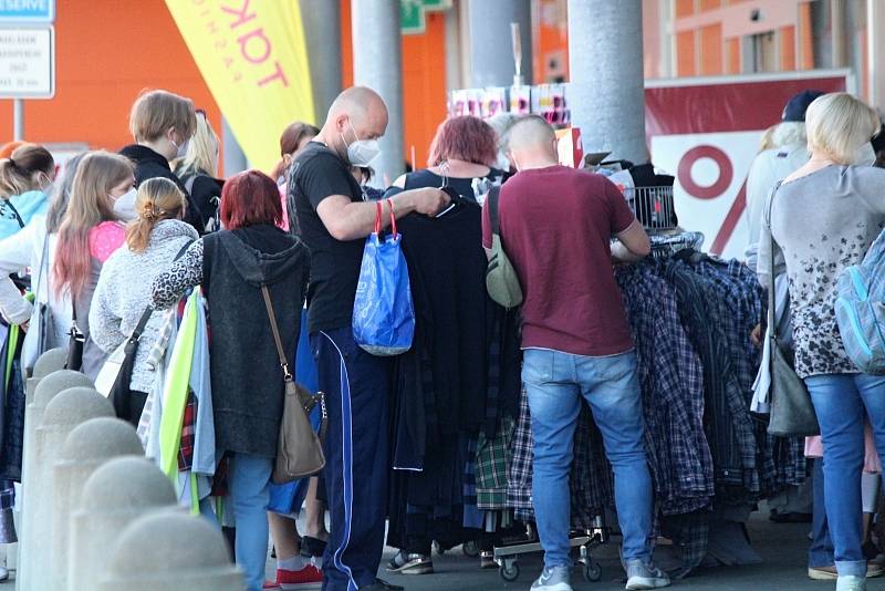 Obchody a centrum města po pondělním rozvolnění v Klatovech.