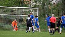 Fotbalisté TJ Měcholupy (na archivním snímku hráči z nedávného zápasu ve Štěnovicích - 2:1) porazili outsidera z Kasejovice 5:2.