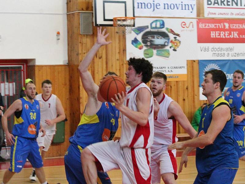 2. liga: BK Klatovy (bílé dresy) - Sluneta USK Ústí nad Labem 72:70