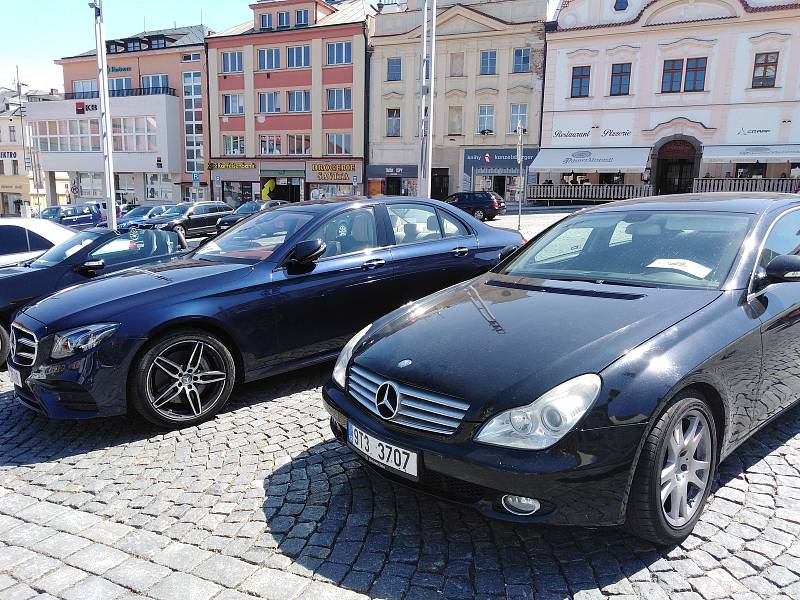 Sraz vozů značky Mercedes v Klatovech.