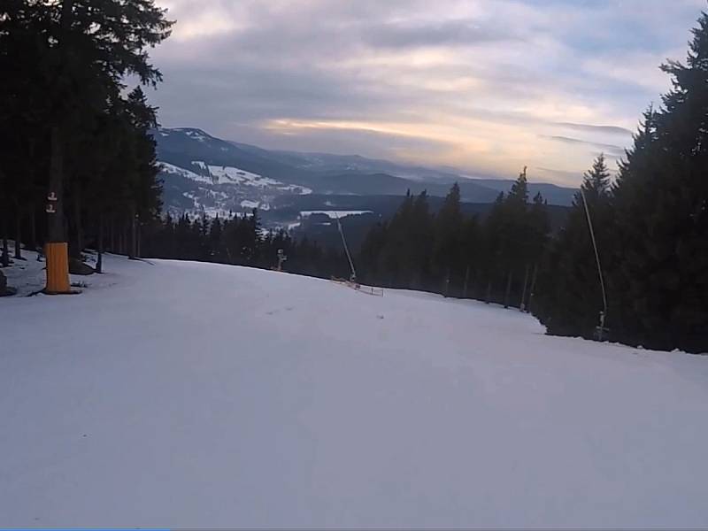 Šedesát až devadesát centimetrů sněhu leží před nadcházejícím víkendem na sjezdovkách areálu Ski&Bike Špičák.