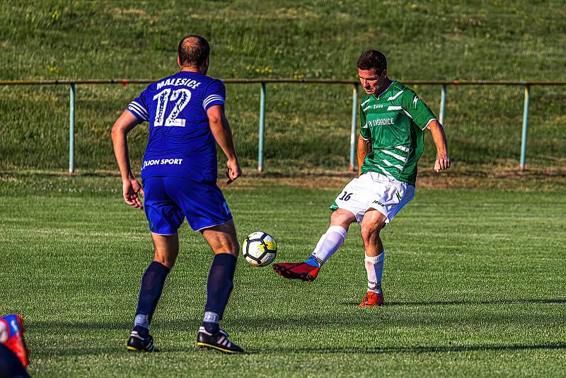 Baráž o I. A třídu, odveta: FK Svéradice (zelení) - TJ Sokol Malesice 1:2 (1:0).