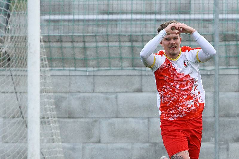 23. kolo KPM: Slavia Vejprnice - START Tlumačov (žlutí).