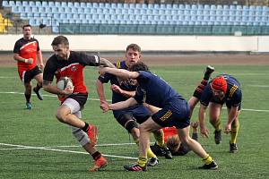 Muži Rugby Šumava Nýrsko & Rugby Club České Budějovice (červení).